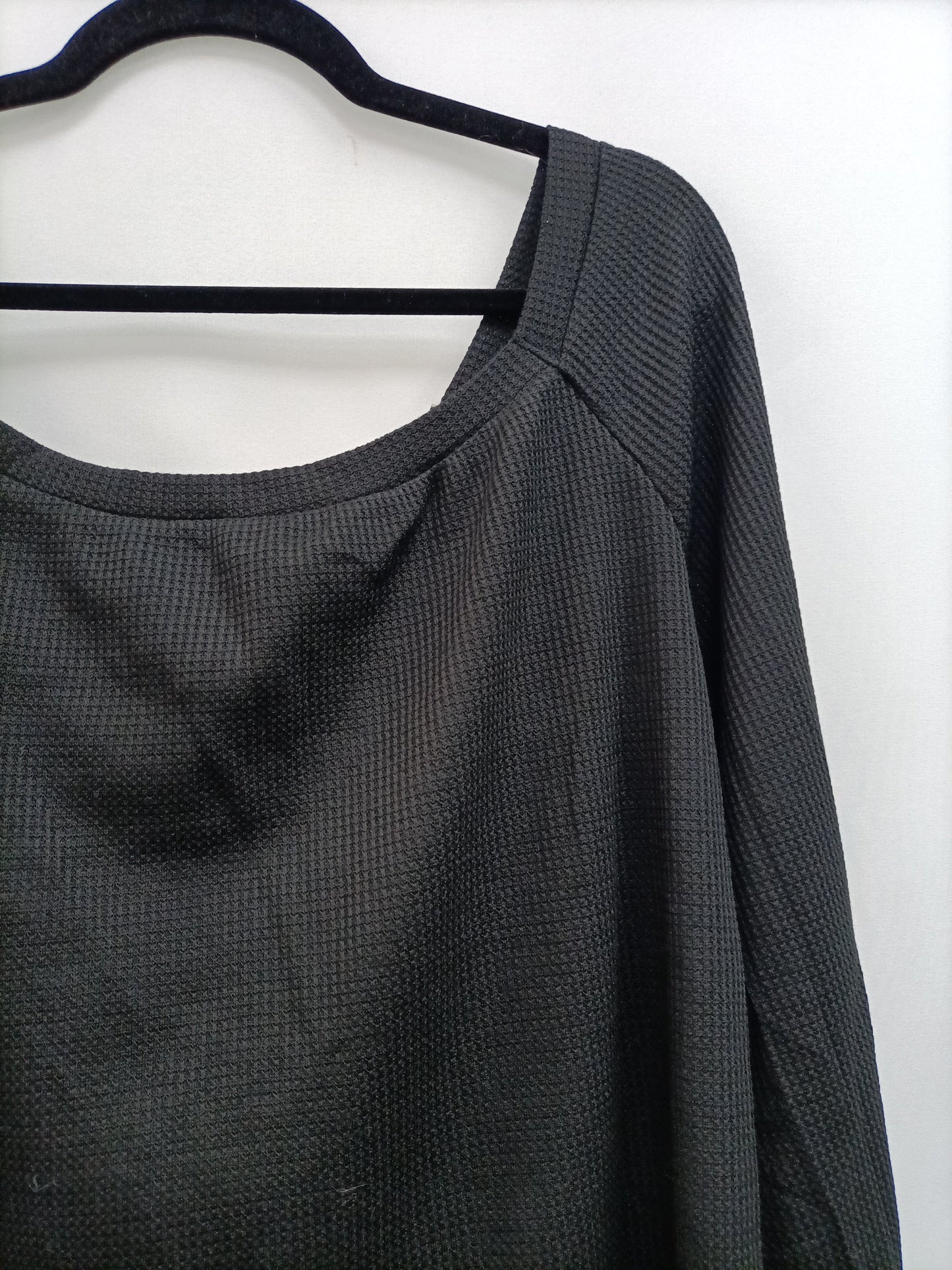 OTHERS. Black boat neck top Tu(m)