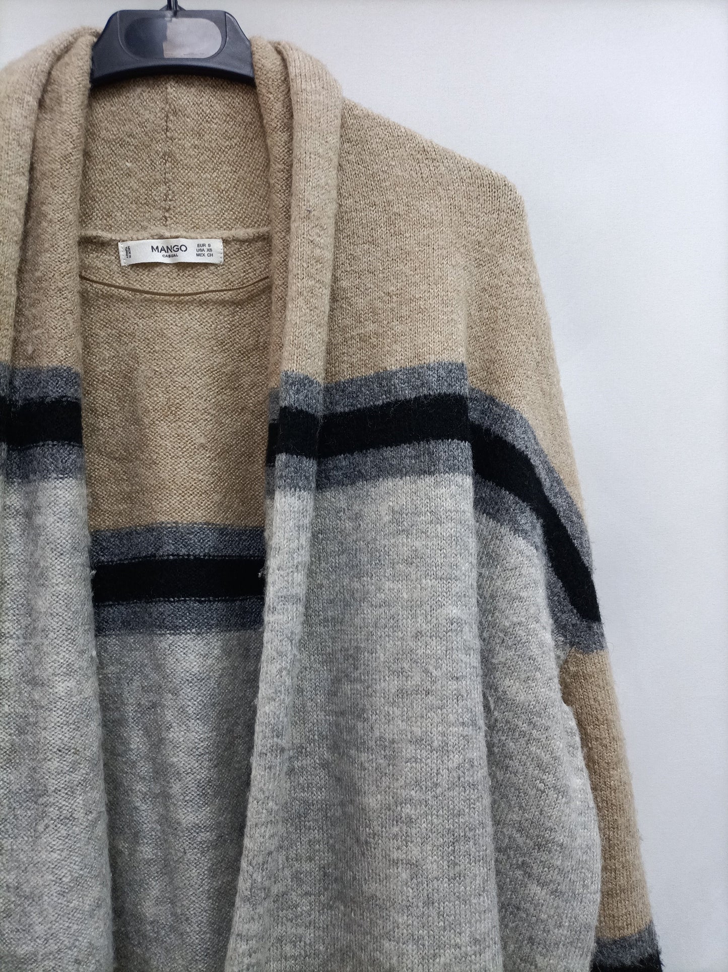 MANGO. Beige striped cardigan Ts