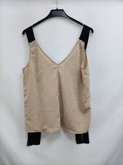 STRADIVARIUS. Beige Ts fluid top