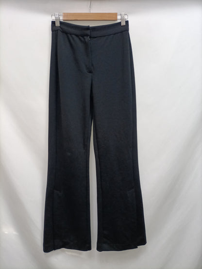 MANGO. pantalón negro campana T.xs
