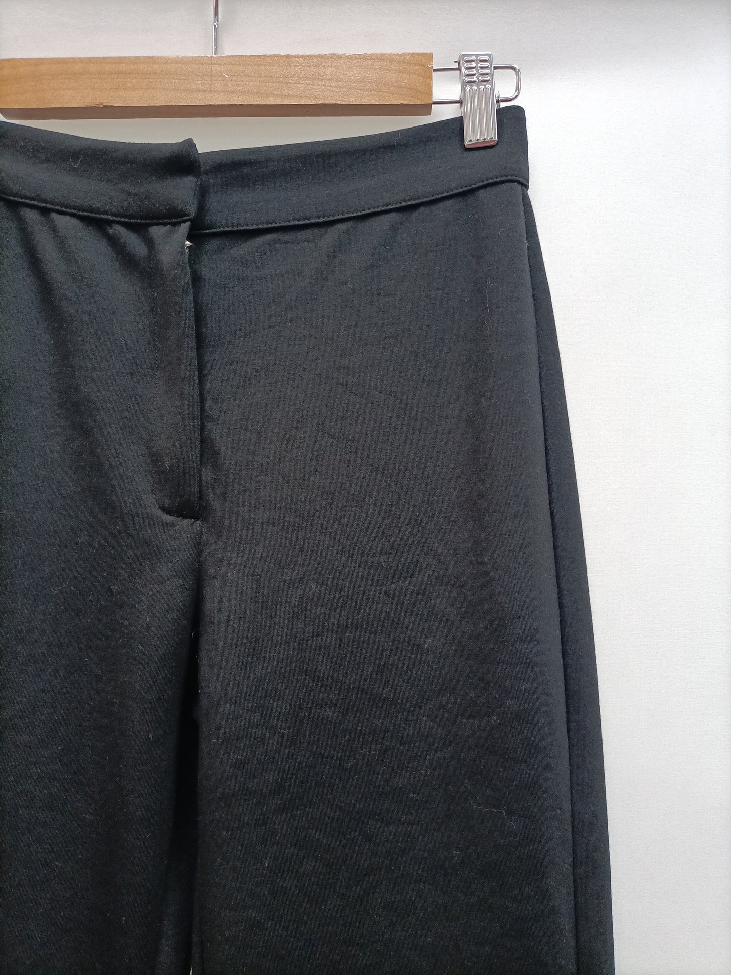 MANGO. pantalón negro campana T.xs