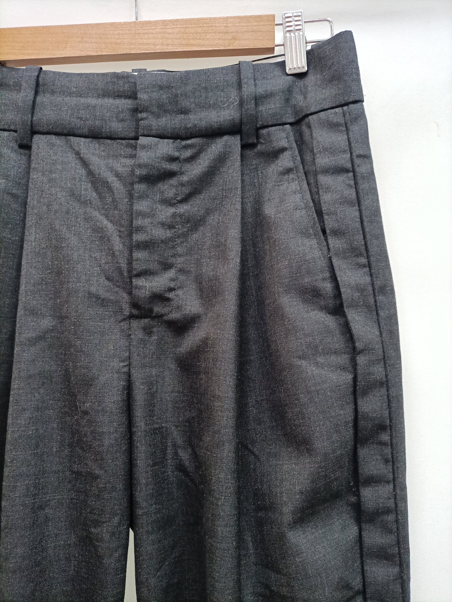 MANGO. Pantalón fluido pinzas T.34