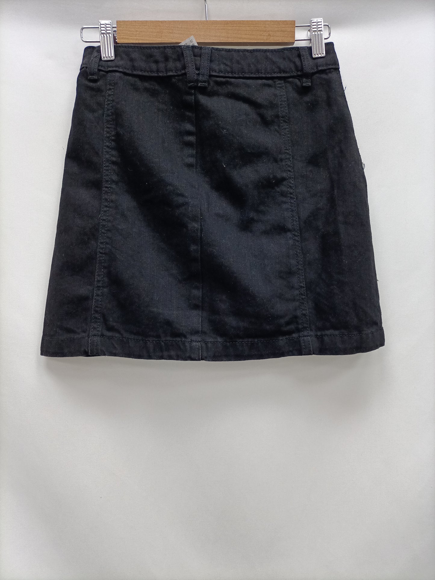 STRADIVARIUS. falda negra botones T.34