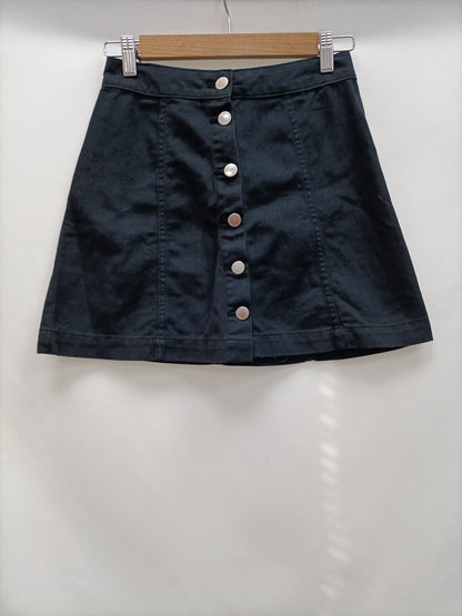 H&amp;M. Black buttoned skirt size 34