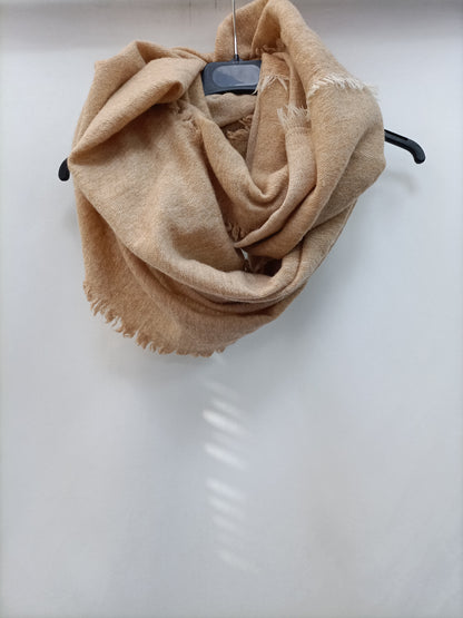 OTHERS. Mottled beige collar