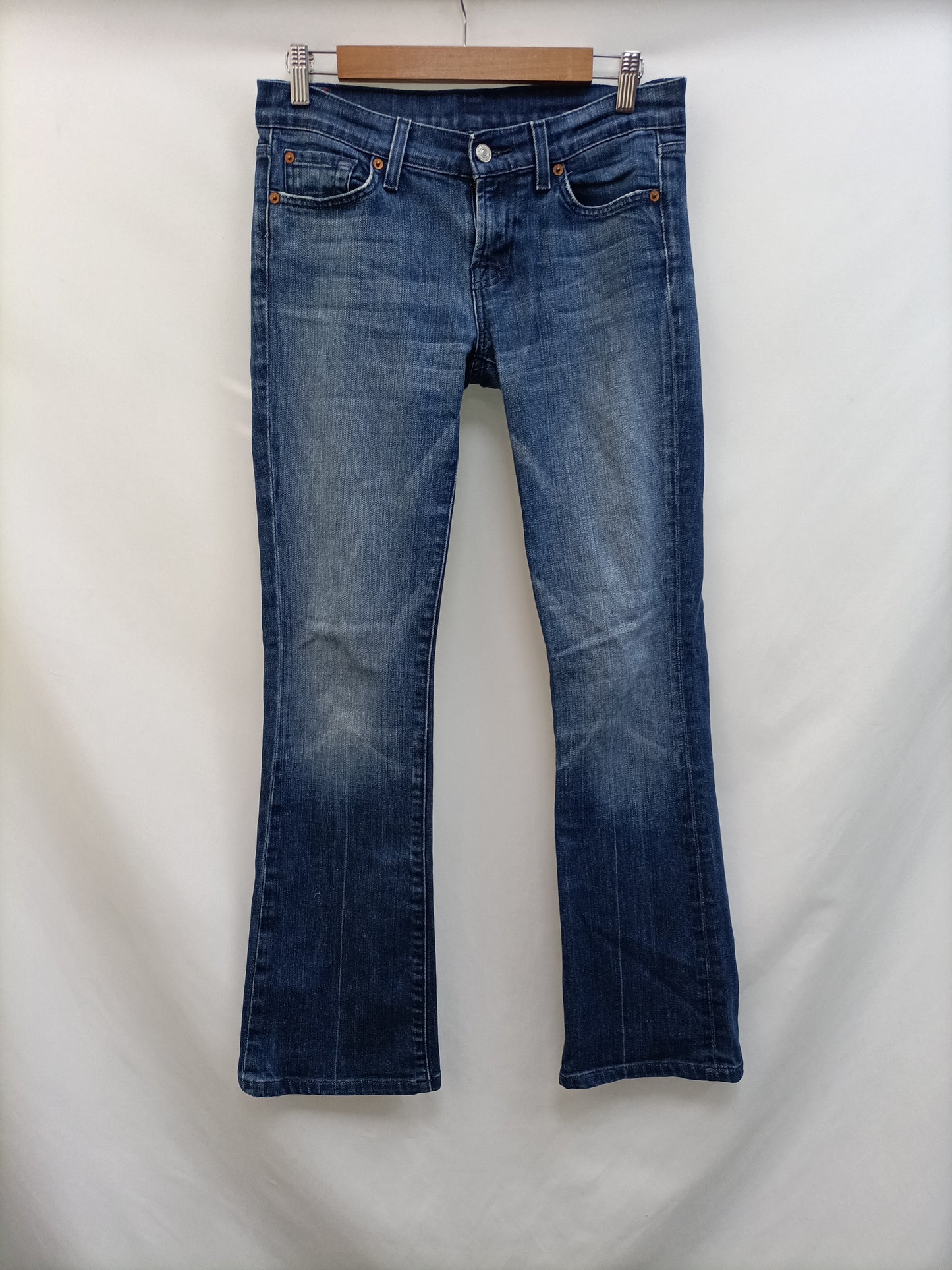 7 FOR ALL MAKIND. Pantalón denim campana T.34