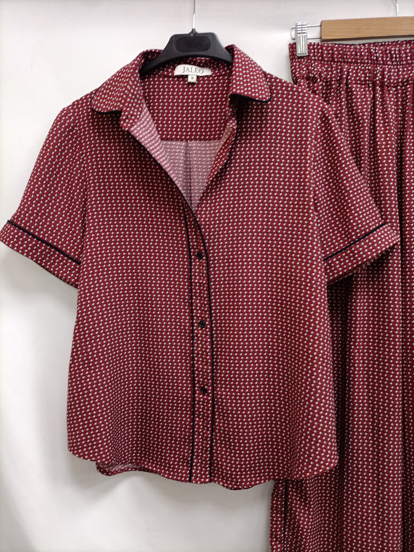 JALEO. Total look burdeos T.s