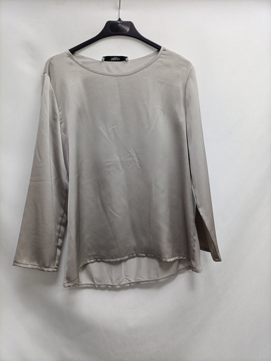 MANGO. Double textured gray Ts blouse