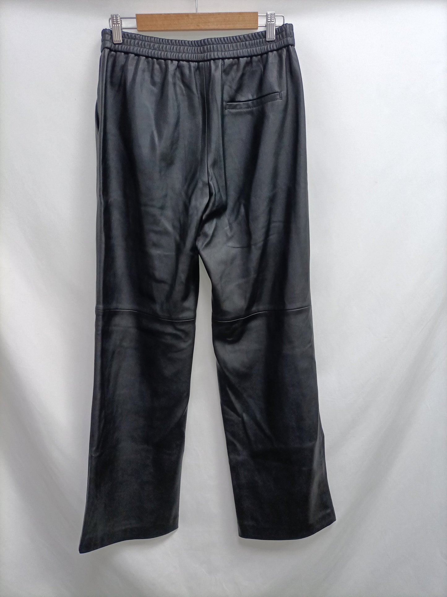 MANGO. Pantalón recto polipiel T.m