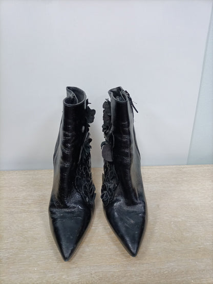 ZARA.Botines negros flores T.38 (TARA)