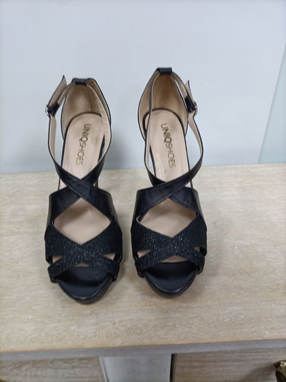 UNIQ SHOES. Black heels size 38 (TARA)