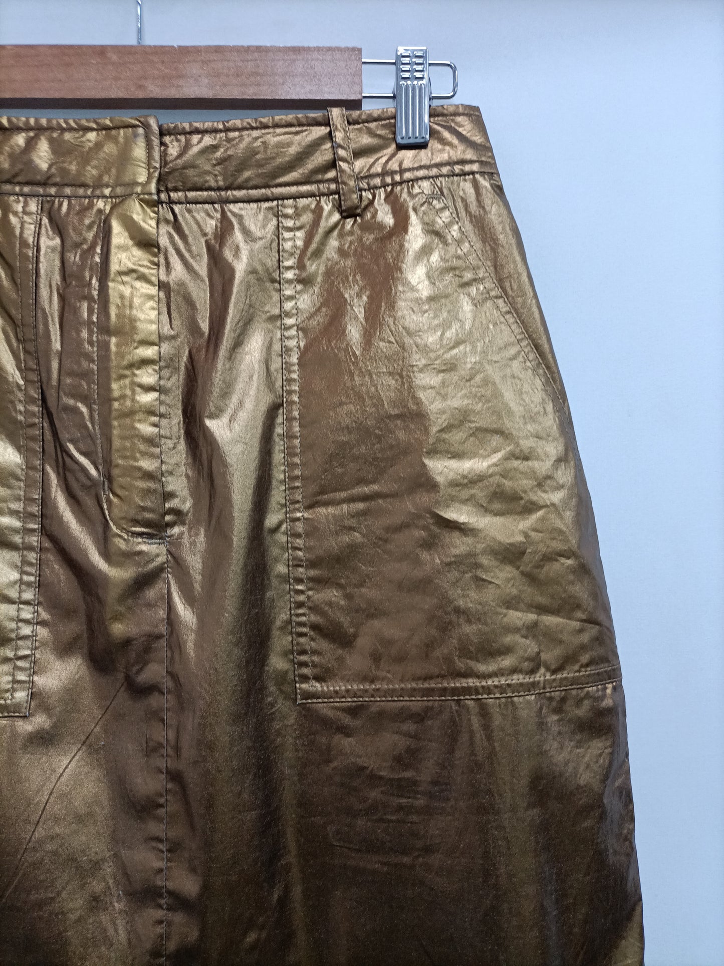 MASSCOB. Falda dorada encerada T.36