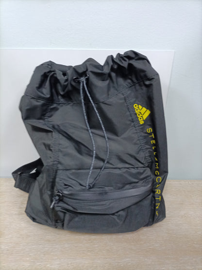 ADIDAS BY STELLAMCCARTNEY. Mochila negra deportiva