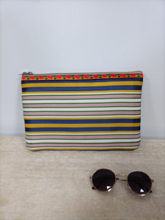 OTRAS. Bolso de mano étnico