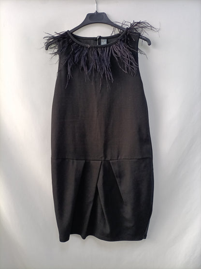 ZARA. Vestido corto negro plumas T.13/14