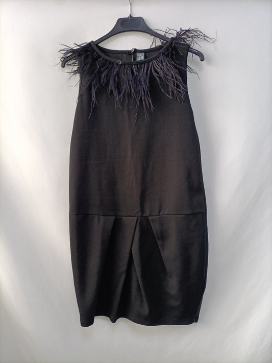 ZARA. Vestido corto negro plumas T.13/14