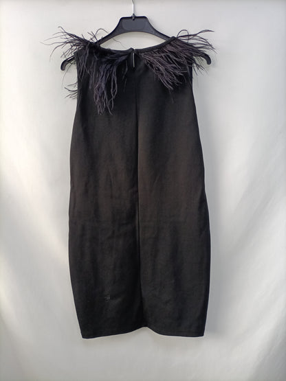 ZARA. Vestido corto negro plumas T.13/14