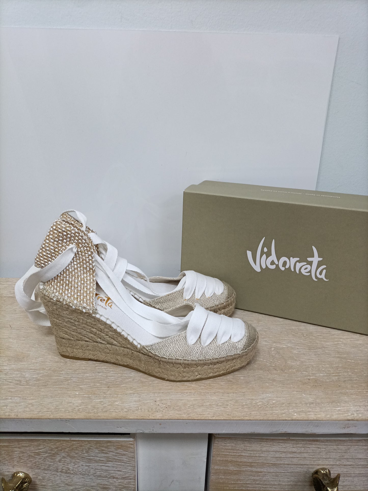 VIDORRETA. Culas beiges y dorado T.39