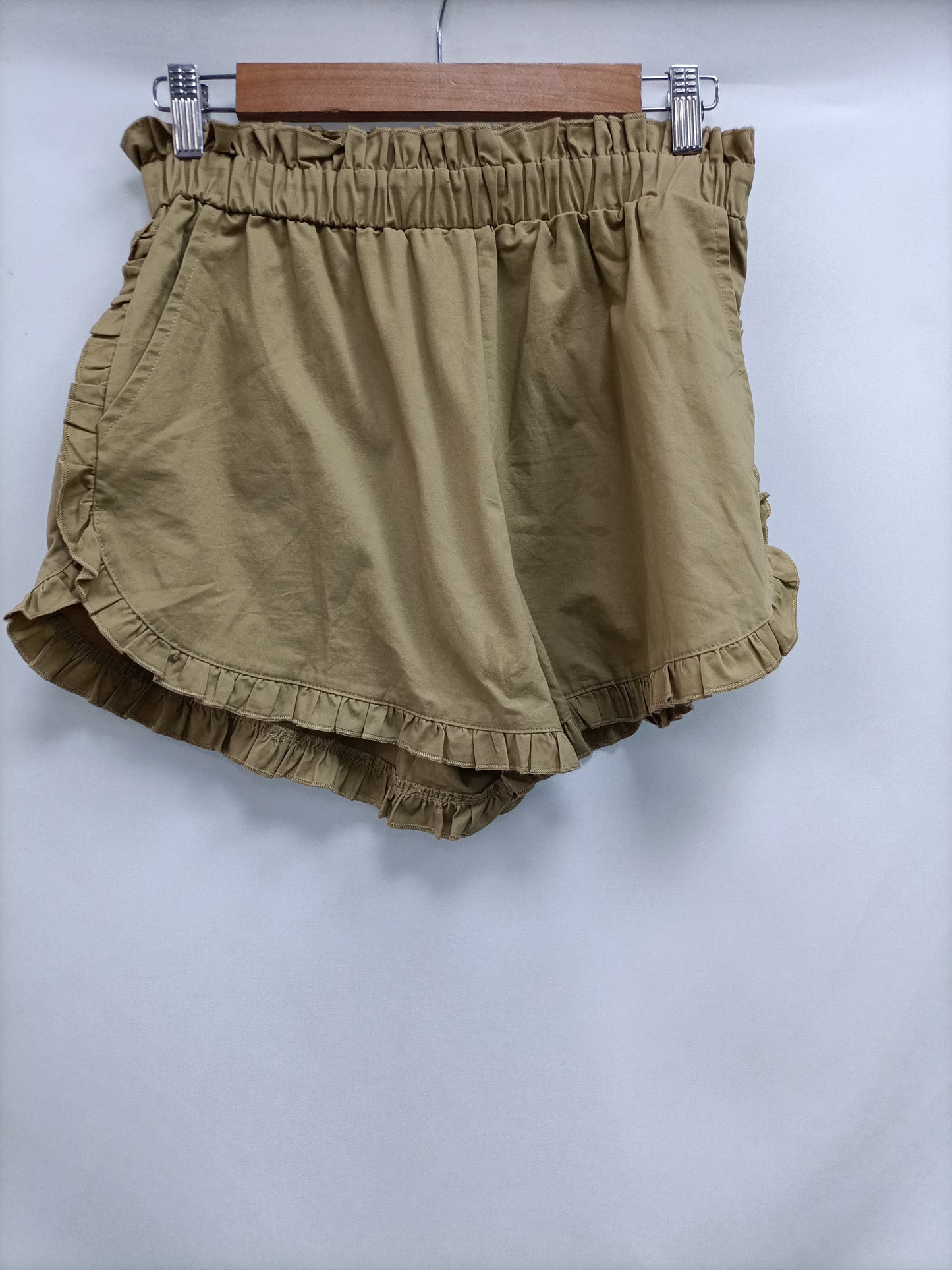 SHEIN. Pantalón corto beige T.m