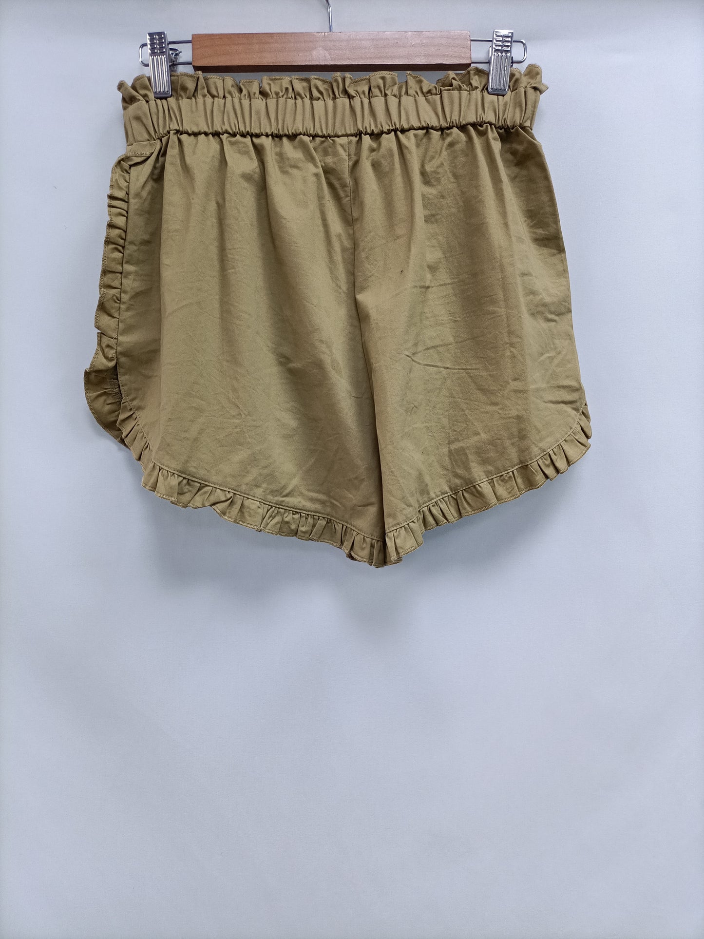 SHEIN. Pantalón corto beige T.m