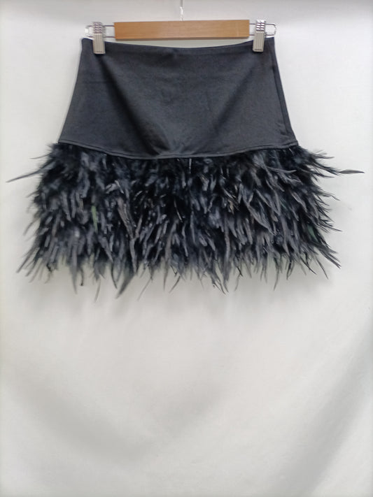 OTRAS. Falda negra plumas T.s