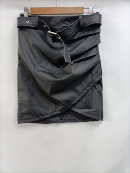 OTRAS. Falda negra polipiel T.m