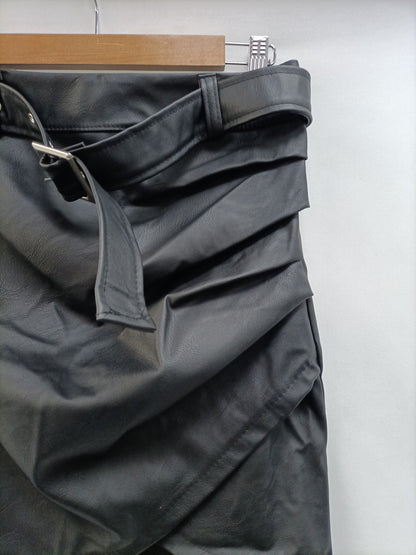 OTRAS. Falda negra polipiel T.m