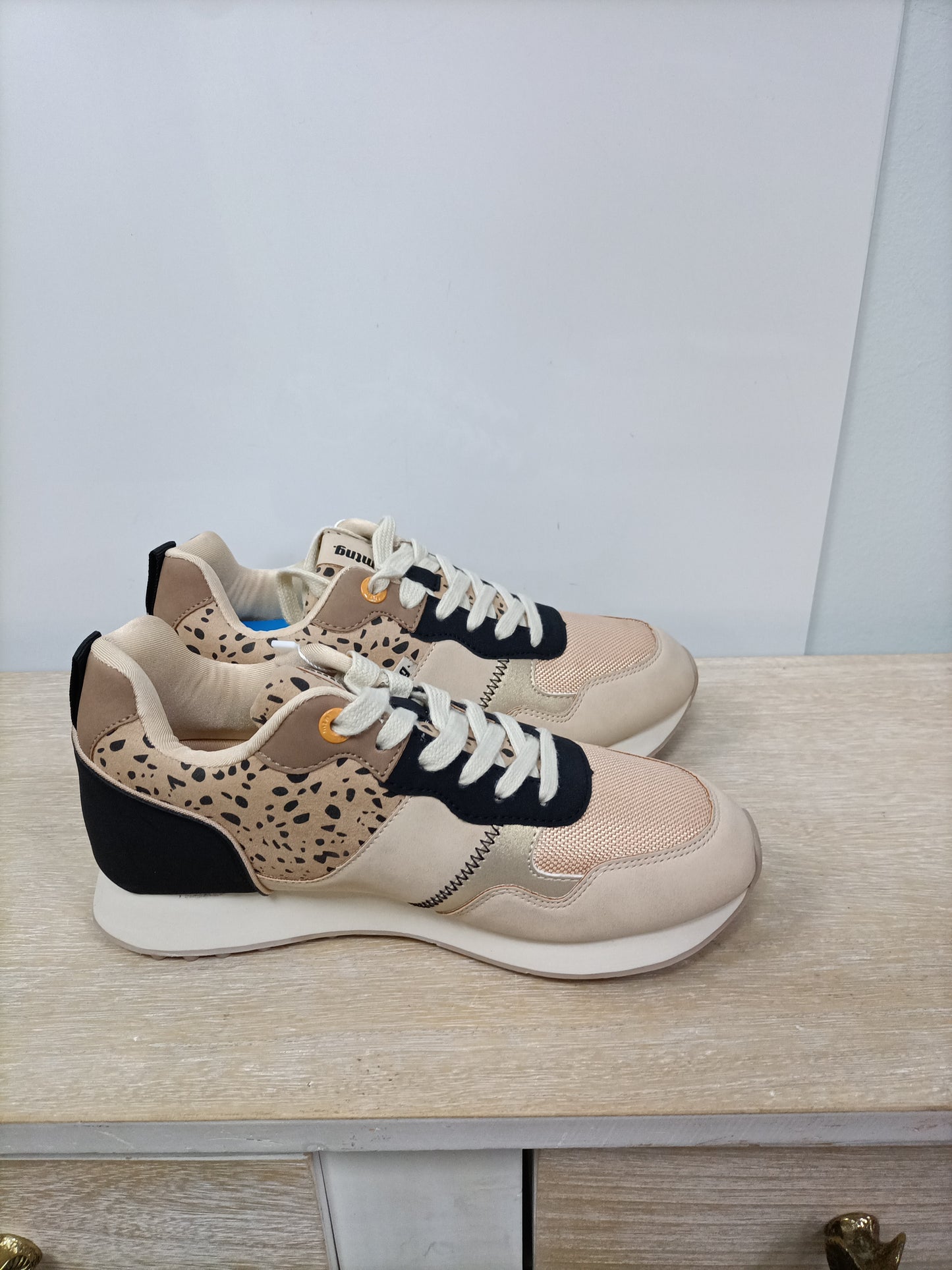 MUSTANG. Zapatillas beige T.38
