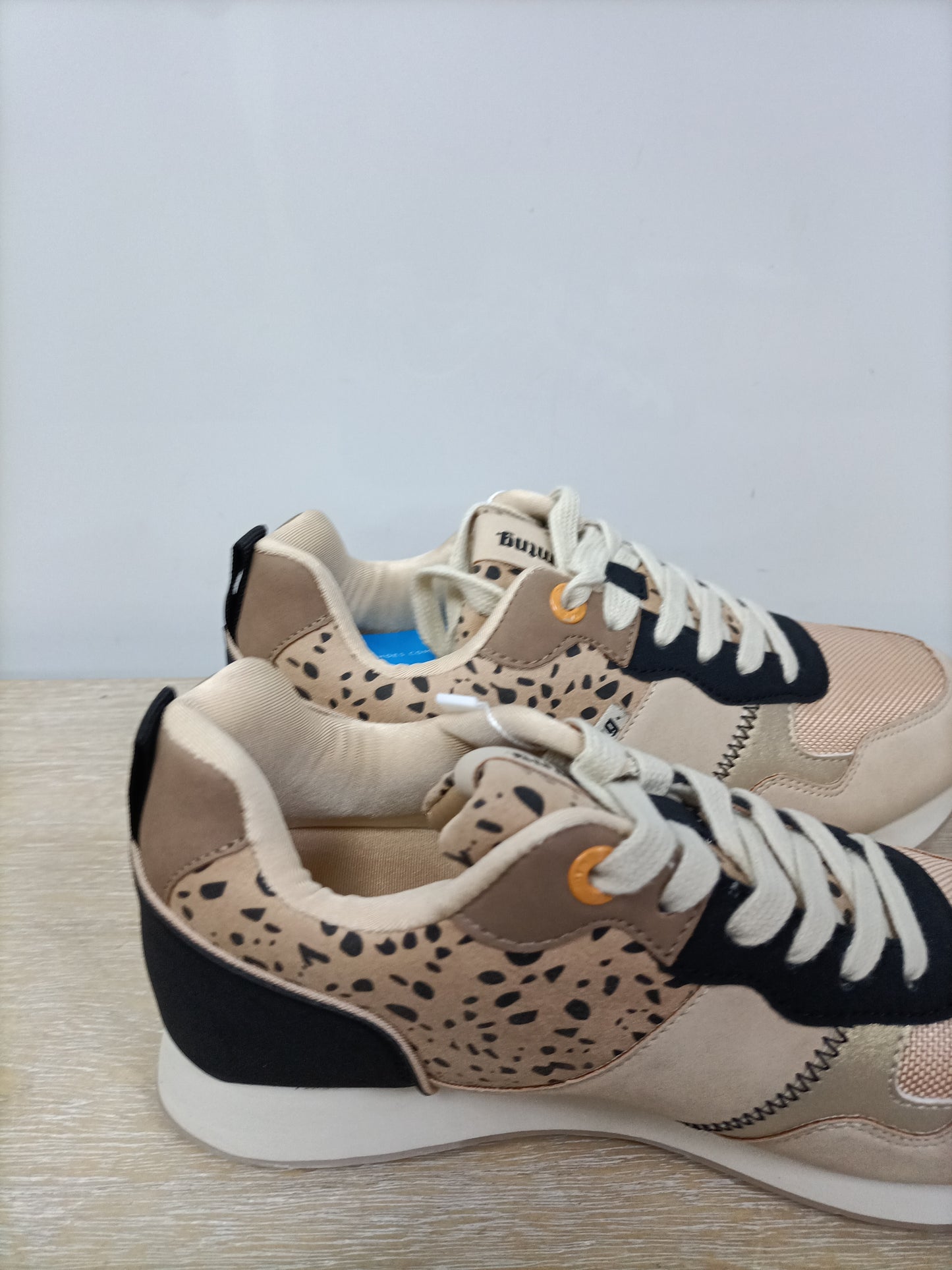 MUSTANG. Zapatillas beige T.38