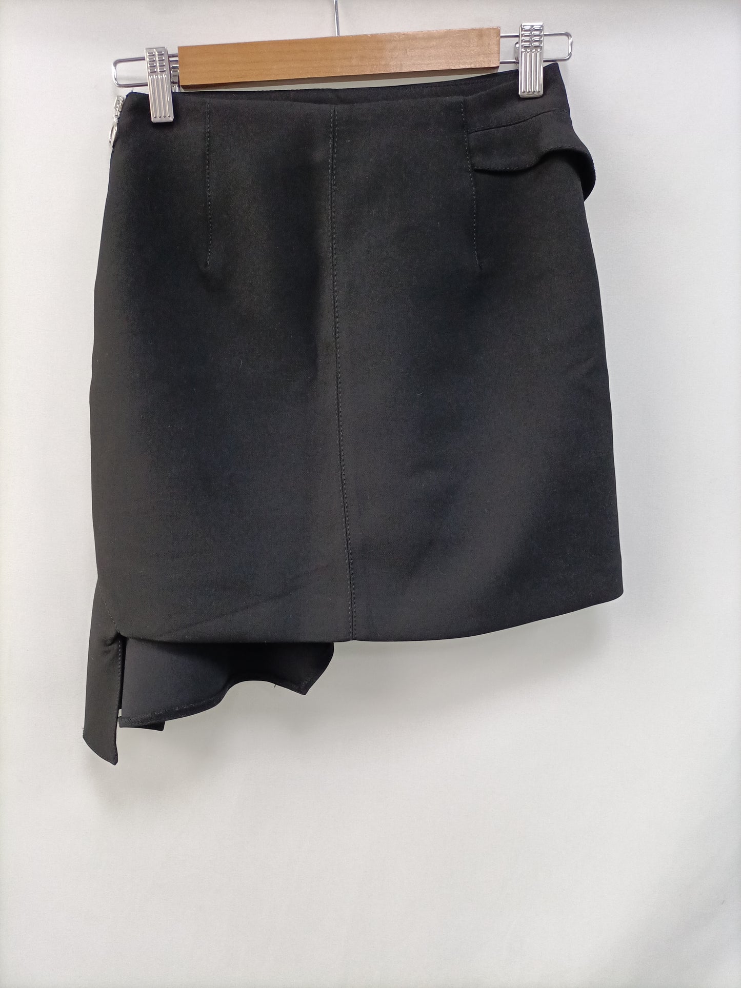 ZARA.Falda negra volante T.XS