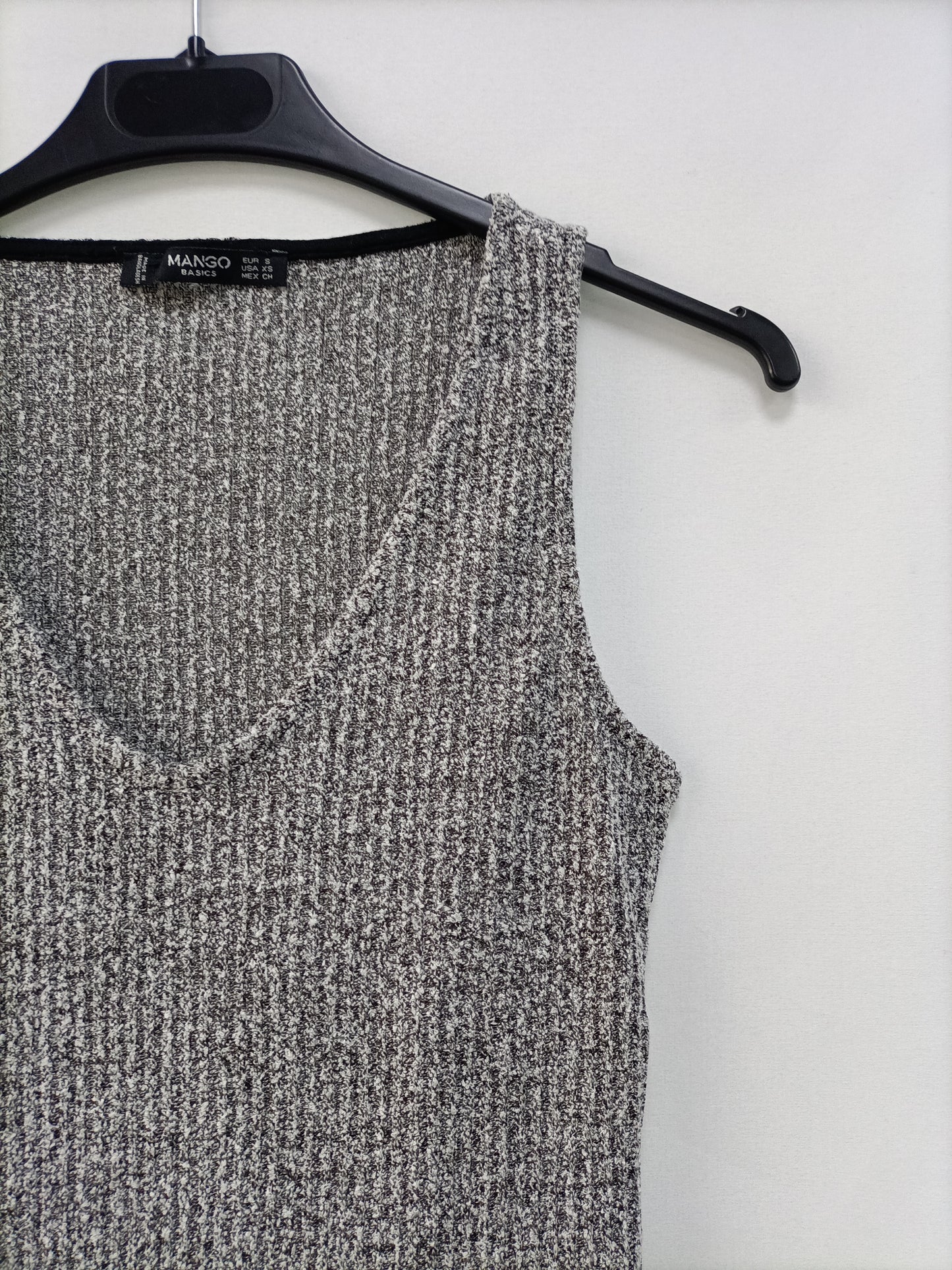 MANGO.Top gris canalé T.S