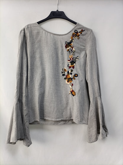 ZARA.Gray embroidered blouse S.XS