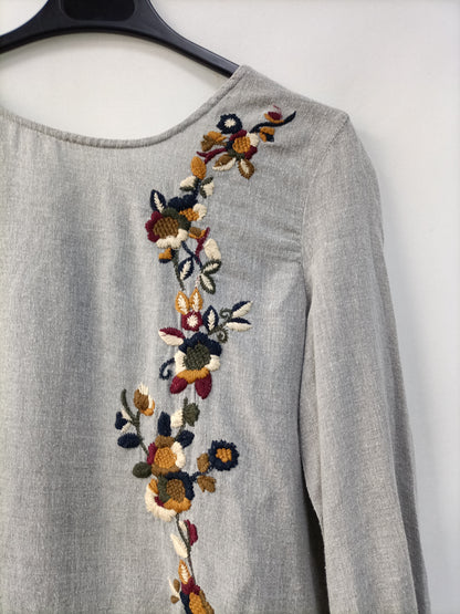 ZARA.Gray embroidered blouse S.XS
