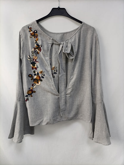 ZARA.Gray embroidered blouse S.XS