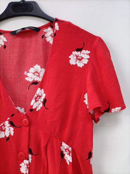 ZARA.Blusa roja flores T.XS