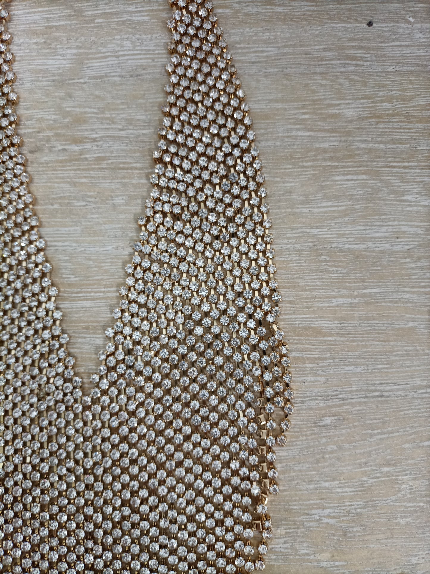 ZARA. Collar dorado con pedrería