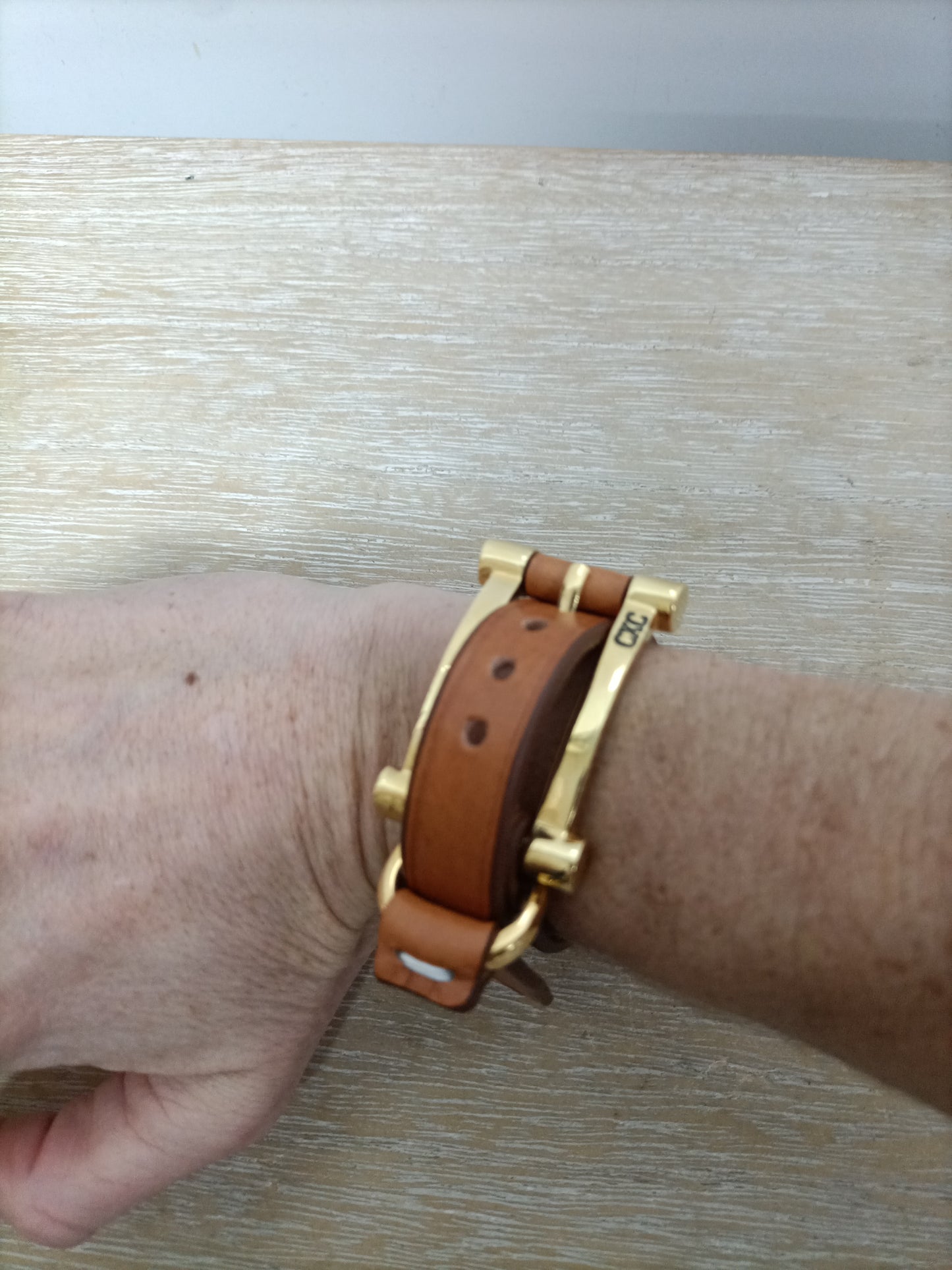 CXC. Pulsera cuero hebilla