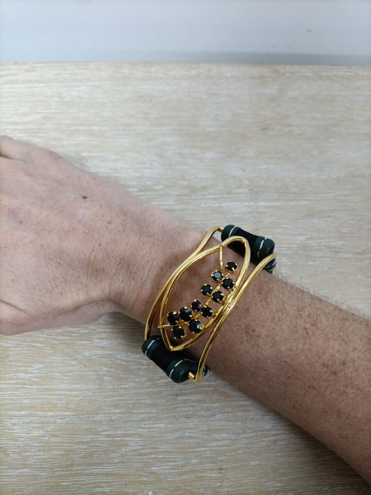 MARNI. Pulsera verde pedrería