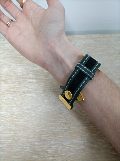 MARNI. Pulsera verde pedrería