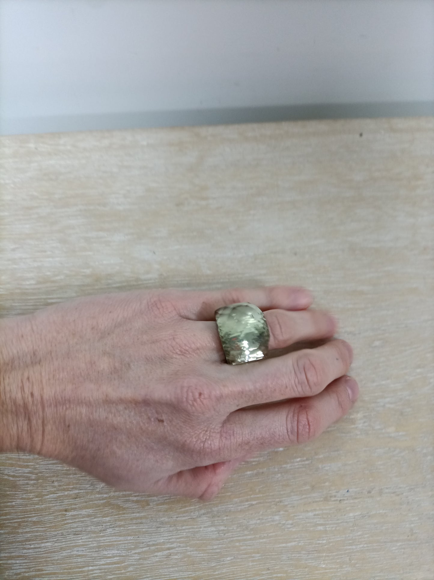 AWROVSKI. Anillo piedra verde