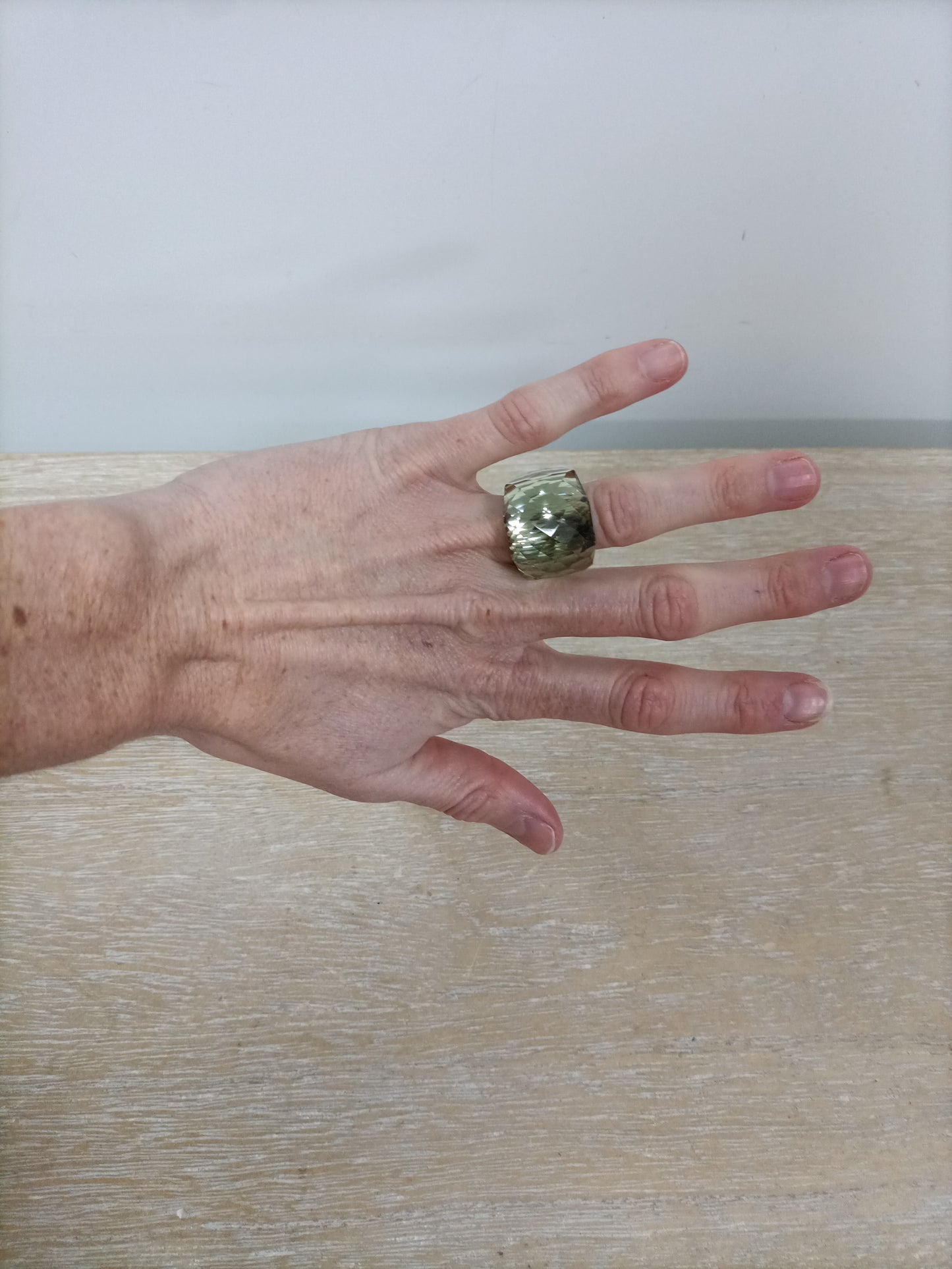 AWROVSKI. Anillo piedra verde