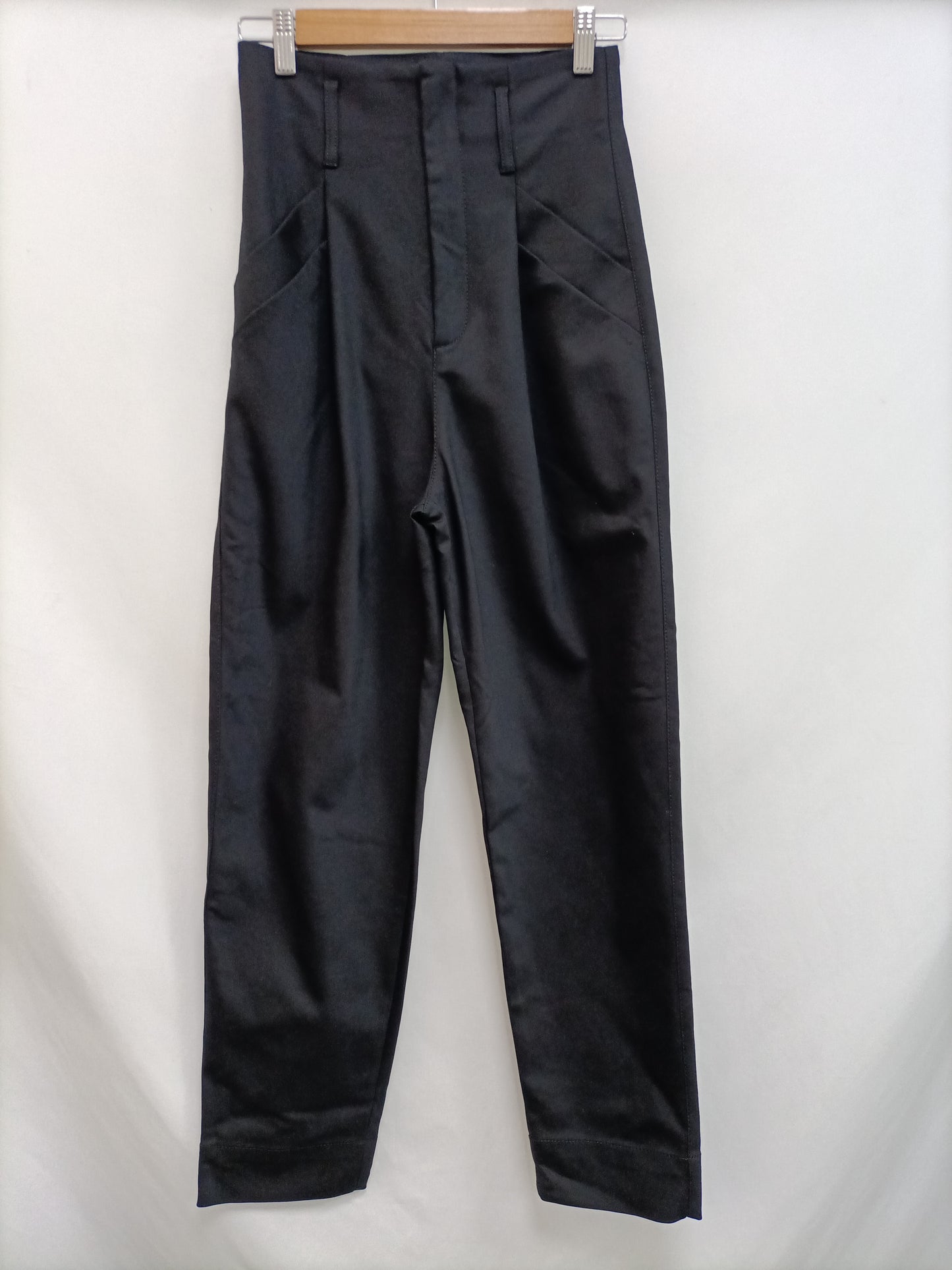 MASSIMO DUTTI. Black pleated trousers, size 34
