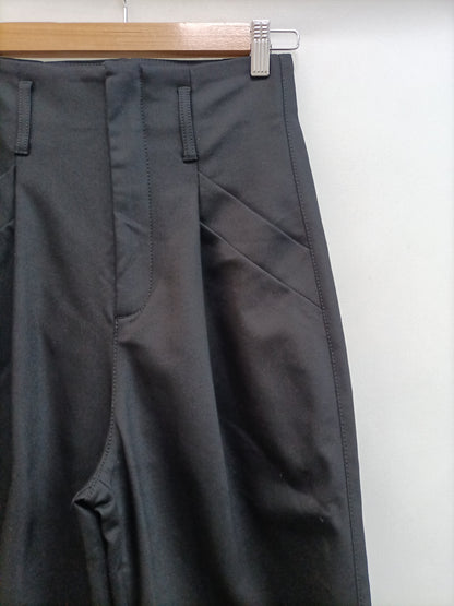 MASSIMO DUTTI. Black pleated trousers, size 34