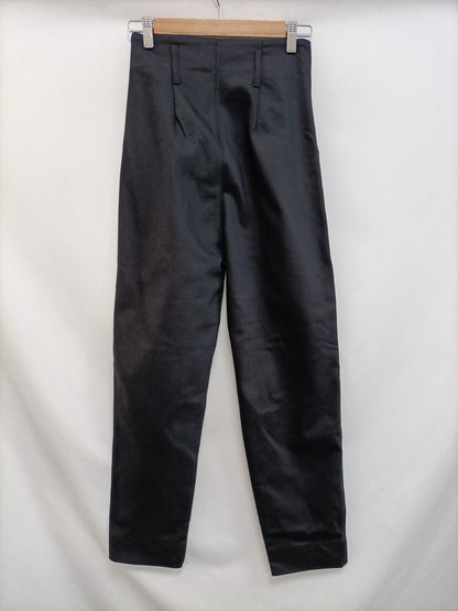 MASSIMO DUTTI. Black pleated trousers, size 34