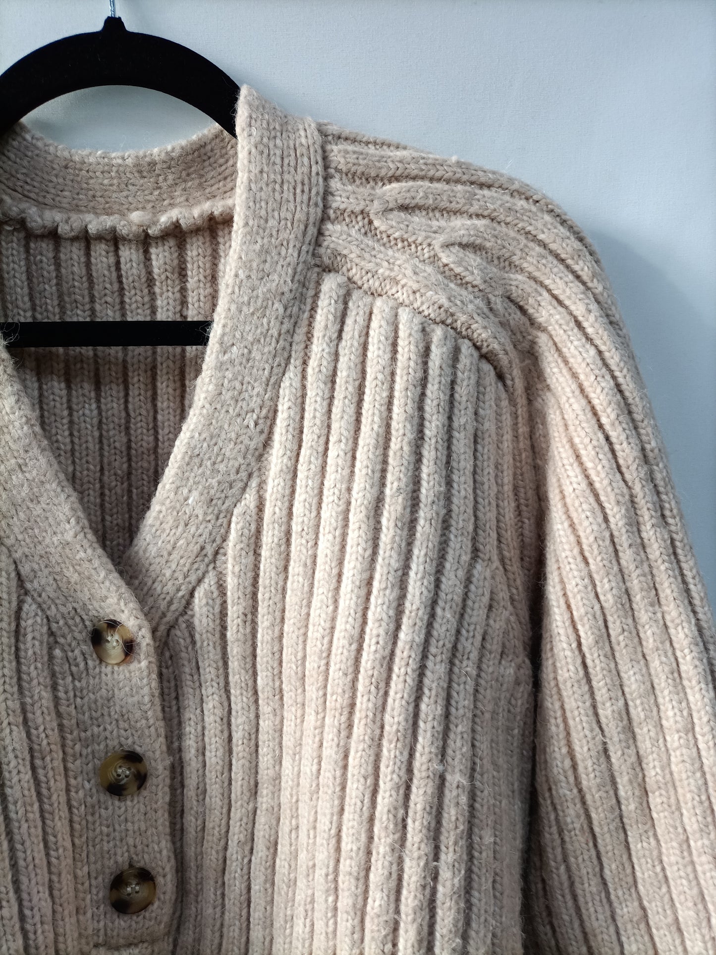 OTHERS. Beige buttoned sweater Ts/m