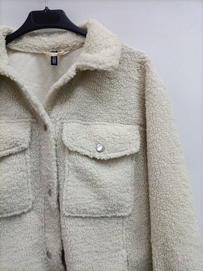 H&amp;M. Beige sheepskin overshirt Ts(TARA)