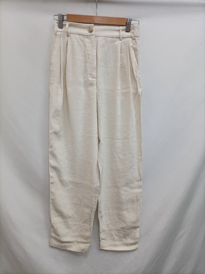 H&M. Pantalón beige fluido T.38