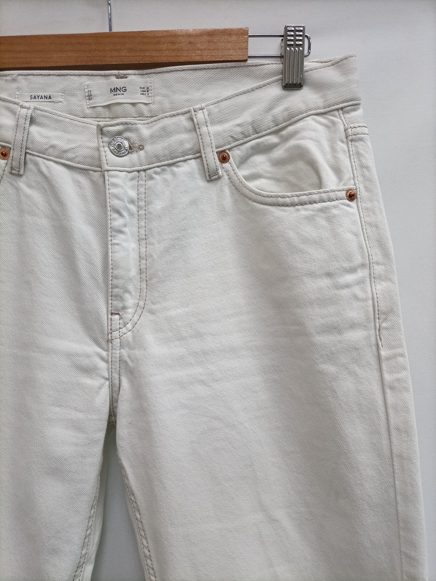 MANGO. Pantalón blanco roto recto T.38