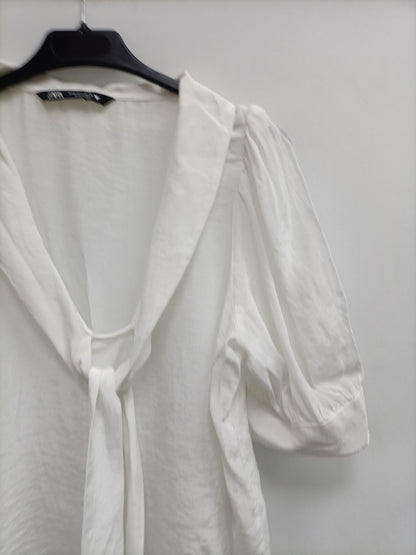 ZARA. Blusa blanca lazada T.s