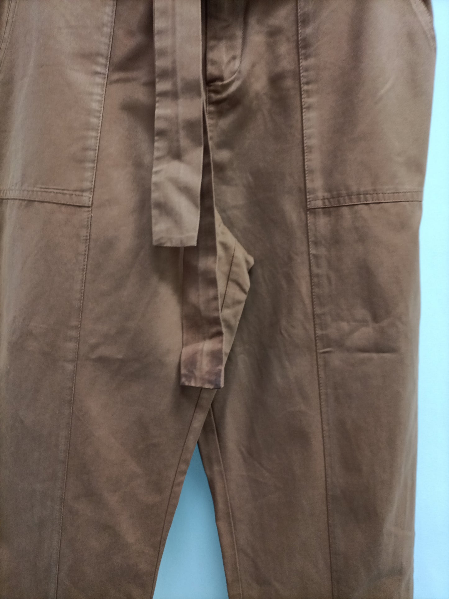STRADIVARIUS. Pantalón teja T.m (tara)